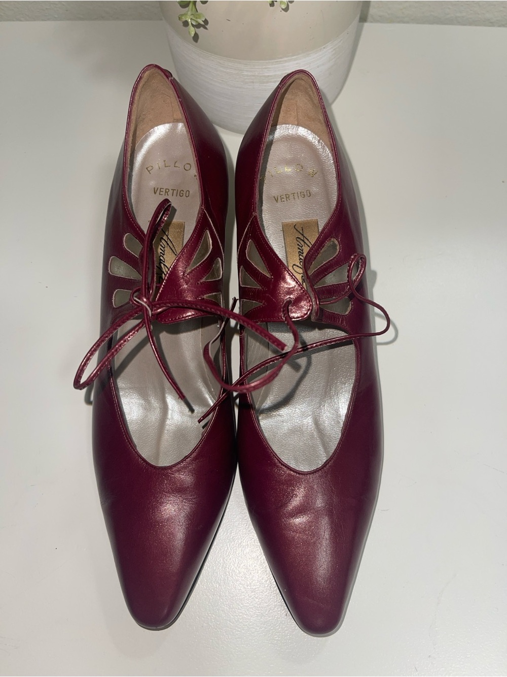 Amalfi made in Italy vintage Burgundy Lace-Up Vertigo Pillow Insole pumps